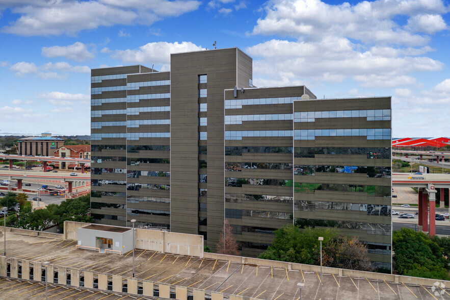 100 NE Loop 410, San Antonio, TX à louer - Photo du bâtiment - Image 1 de 4