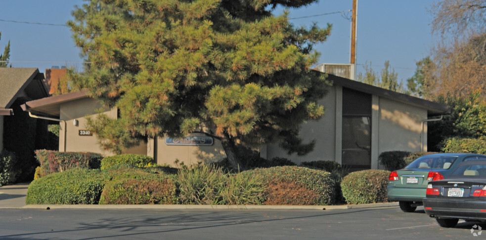 3340 W Mineral King Ave, Visalia, CA for lease - Primary Photo - Image 2 of 7