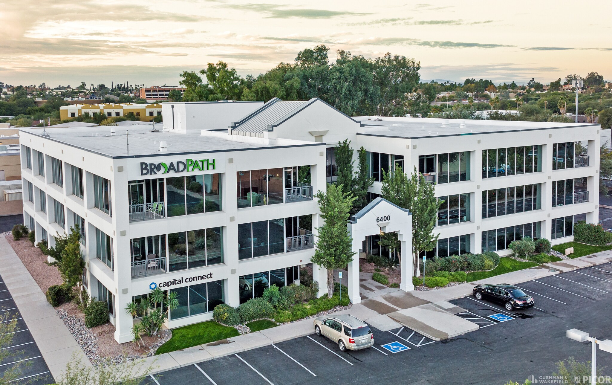 6400 E Grant Rd, Tucson, AZ à vendre Photo du bâtiment- Image 1 de 10