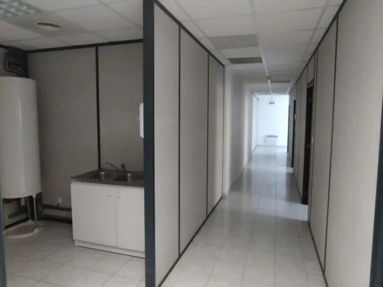 59 Allée Du Cers, Mondouzil for lease - Interior Photo - Image 3 of 12