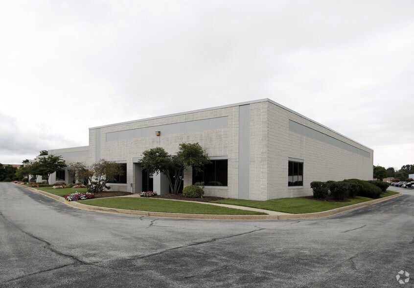 245 Quigley Blvd, New Castle, DE à louer - Photo du bâtiment - Image 2 de 11