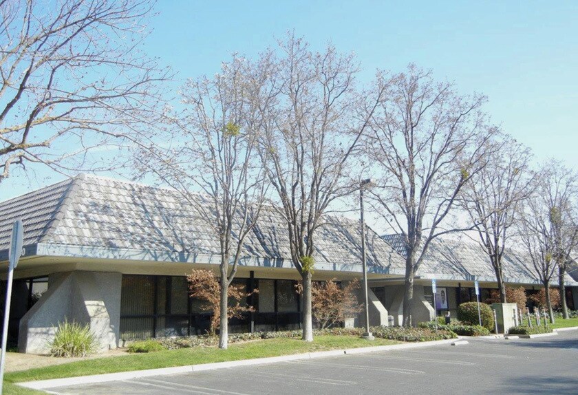 5660 N Fresno St, Fresno, CA à vendre - Photo du bâtiment - Image 3 de 4