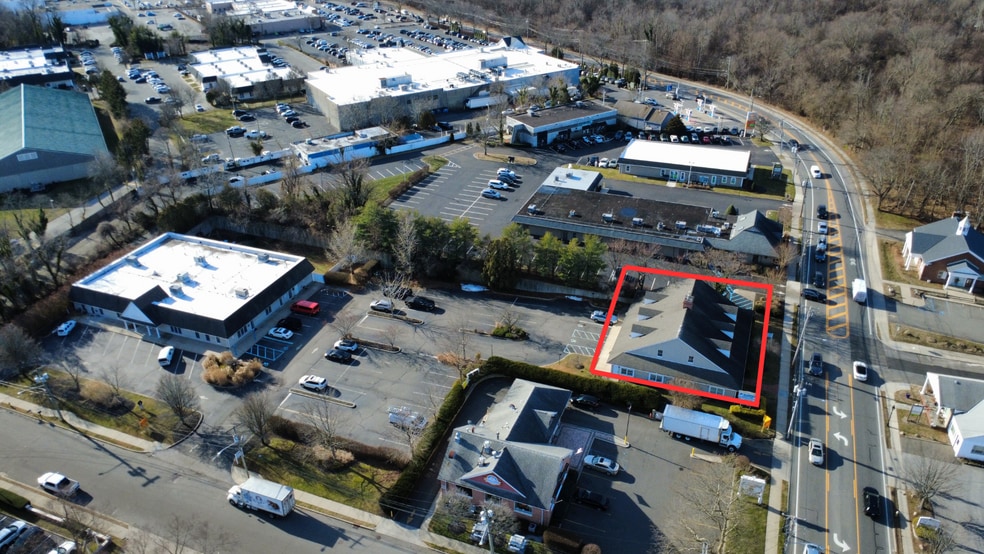 36 Route 25a, East Setauket, NY à louer - Photo du bâtiment - Image 3 de 9
