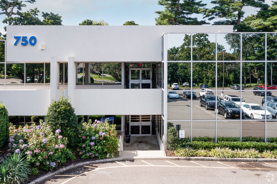 750 Veterans Memorial Hwy, Hauppauge, NY for lease - Building Photo - Image 1 of 5