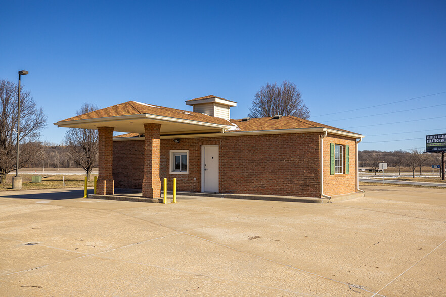 600 Hwy Z, Orrick, MO à vendre - Photo principale - Image 1 de 27