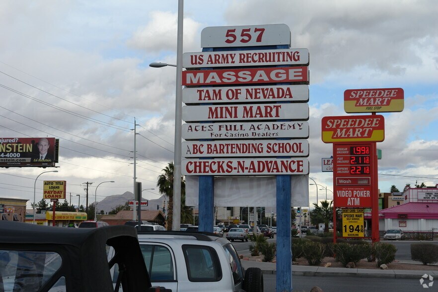 557 E Sahara Ave, Las Vegas, NV à louer - Photo du bâtiment - Image 3 de 8