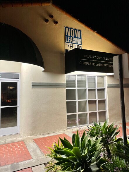 1190-1198 Pacific Coast Hwy, Seal Beach, CA à louer - Photo du bâtiment - Image 3 de 16