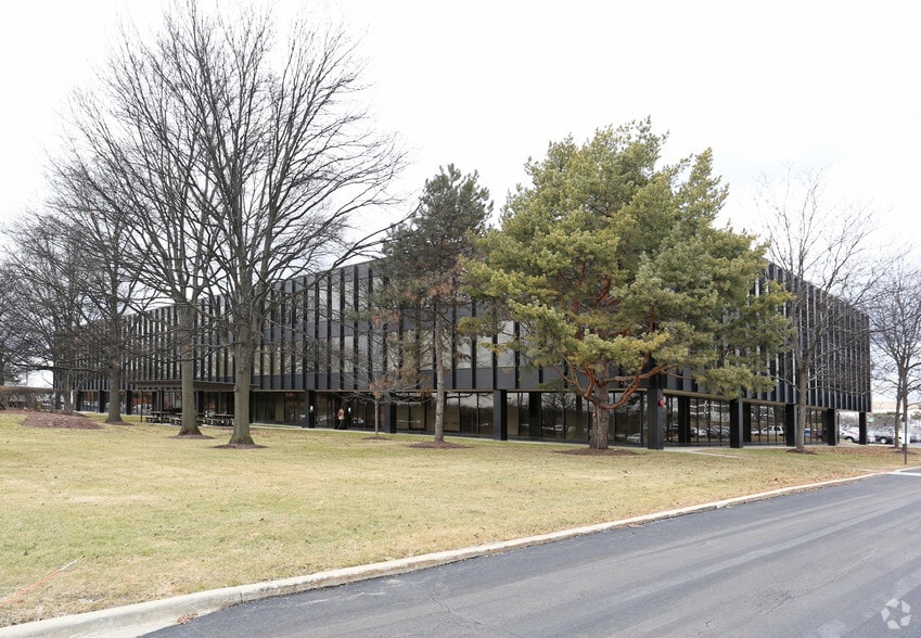 2222 Kensington Ct, Oak Brook, IL for lease - Building Photo - Image 2 of 3