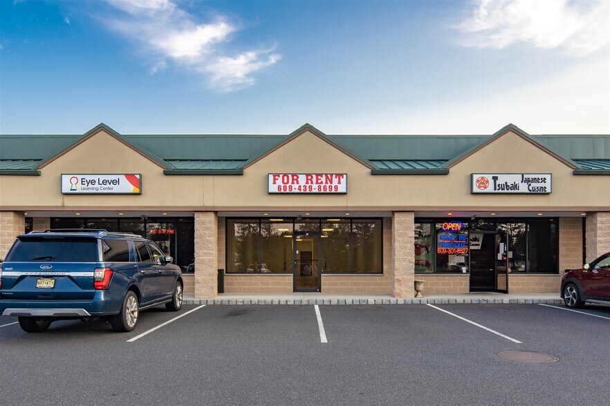 680 Route 33 E, East Windsor, NJ à louer - Photo du bâtiment - Image 3 de 23