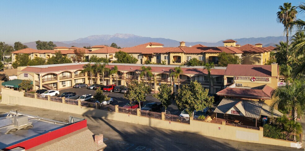 3735 Iowa Ave, Riverside, CA à vendre - Photo du bâtiment - Image 2 de 5