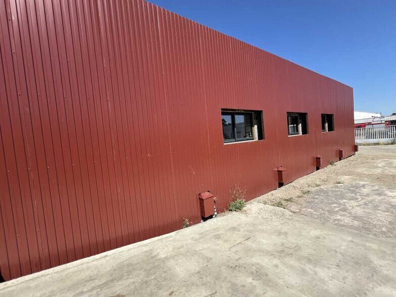 Flex in Bordeaux for lease - Building Photo - Image 2 of 6