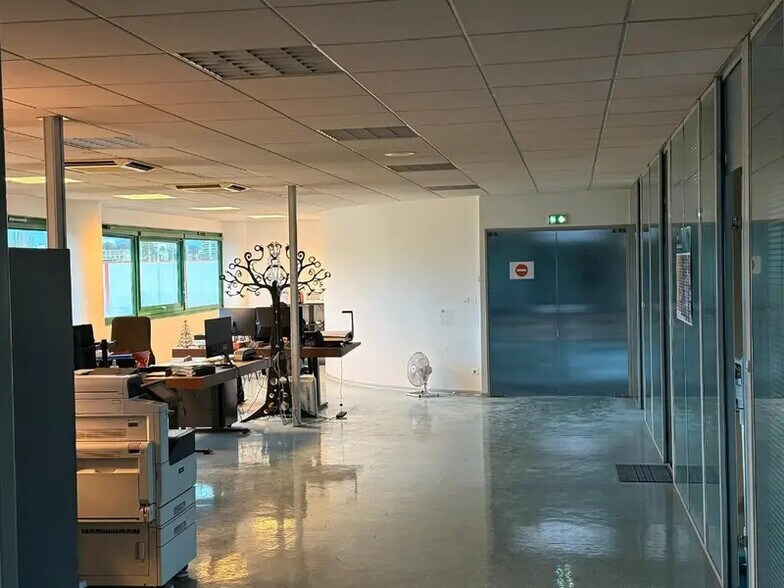 Office in Chalon-sur-Saône for lease - Interior Photo - Image 3 of 6