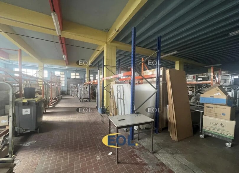 Flex in Bobigny for lease - Interior Photo - Image 1 of 14