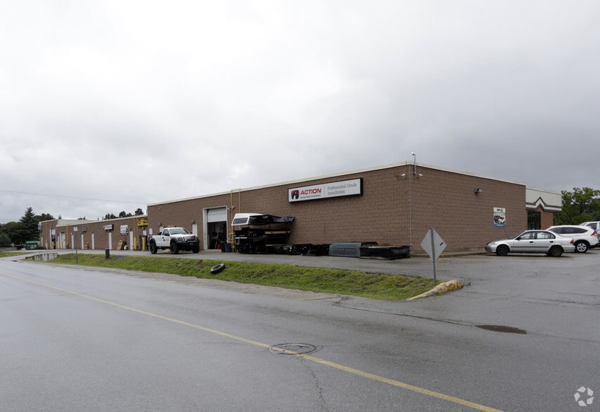 303 Dunlop St W, Barrie, ON à vendre - Photo du bâtiment - Image 2 de 2