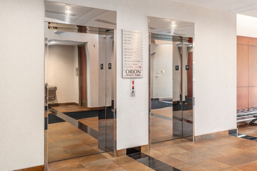 8740 Orion Pl, Columbus, OH à vendre - Photo du bâtiment - Image 3 de 16