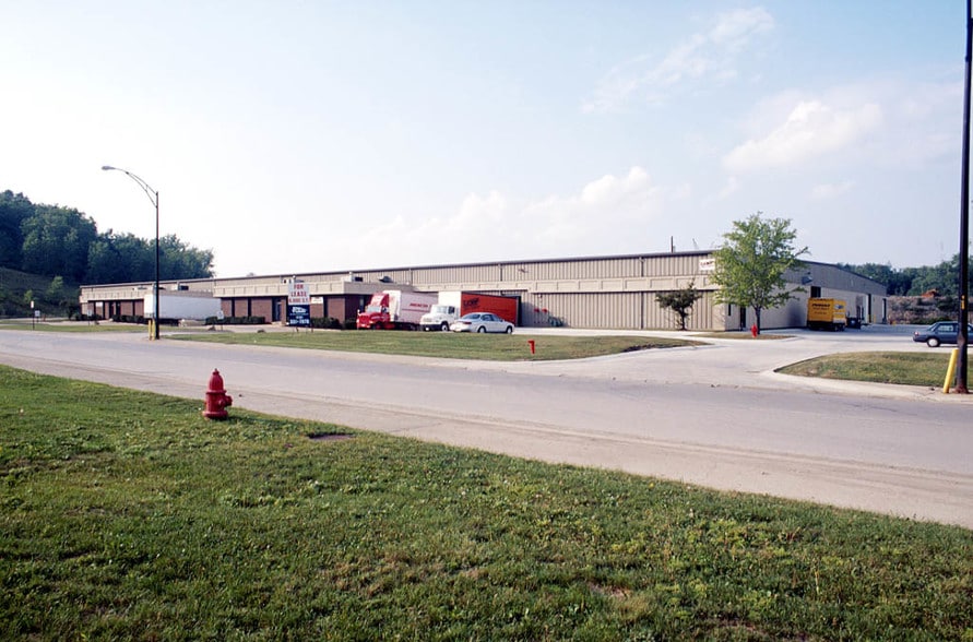 990-998 Valley Belt Rd, Brooklyn Heights, OH for lease - Building Photo - Image 3 of 4