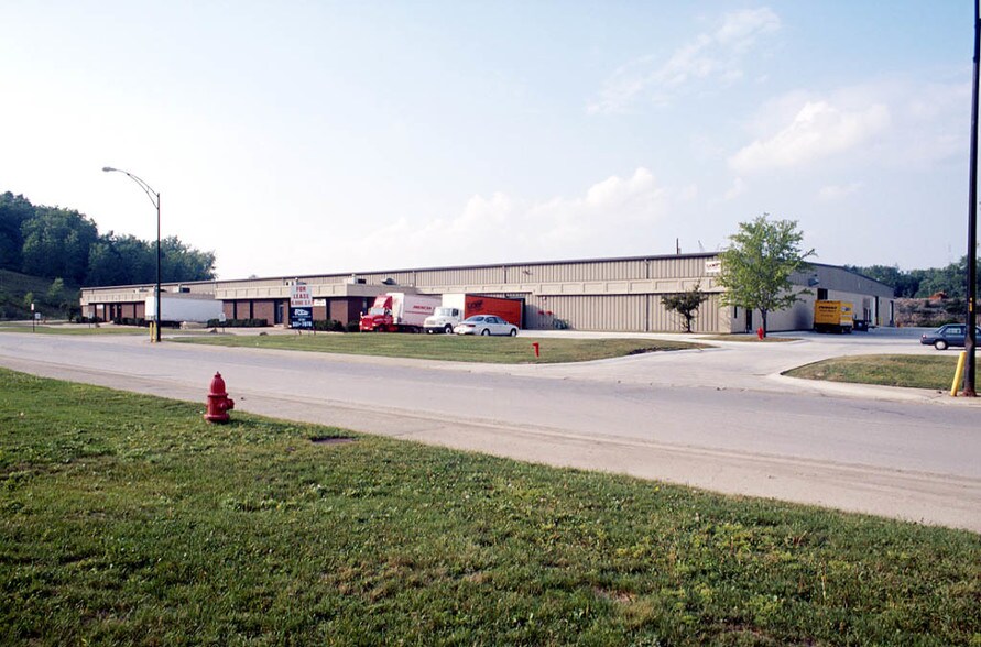 990-998 Valley Belt Rd, Brooklyn Heights, OH à louer - Photo du bâtiment - Image 3 de 4