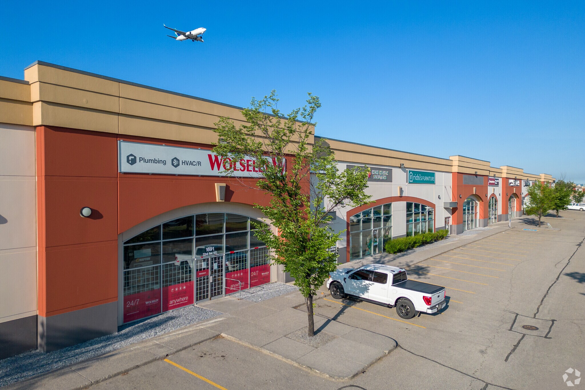 1655-1695 32nd Ave NE, Calgary, AB for sale Primary Photo- Image 1 of 1