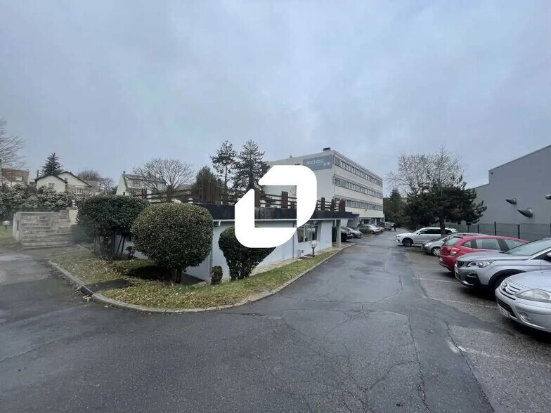 Flex dans Igny à louer - Photo du bâtiment - Image 3 de 11