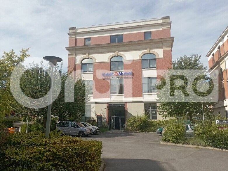 Office in Reims for lease - Building Photo - Image 1 of 9