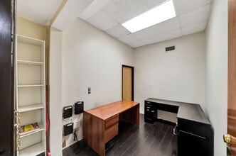 14416 Victory Blvd, Van Nuys, CA à louer Photo intérieure- Image 1 de 2