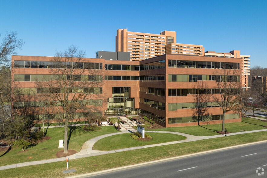 849 Fairmount Ave, Towson, MD à louer - Photo principale - Image 1 de 3