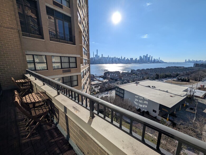 7000 E Kennedy Blvd, Guttenberg, NJ à louer - Photo du bâtiment - Image 2 de 8