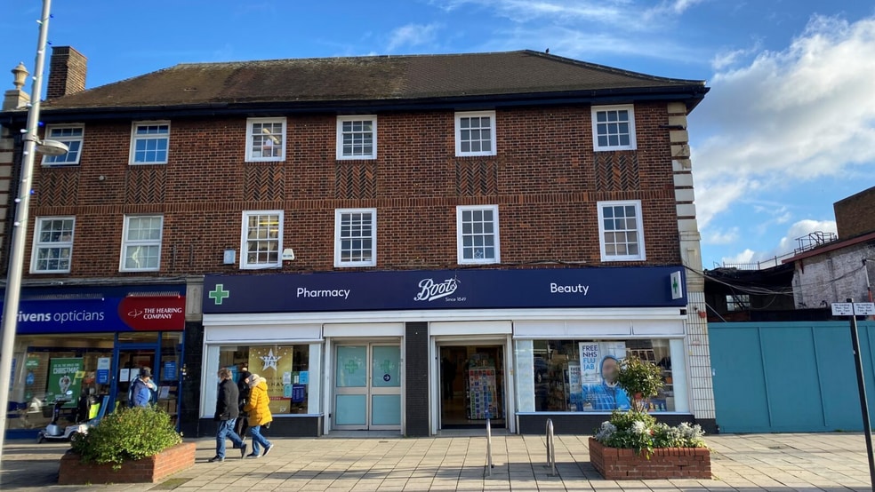 9-11 Old Church Rd, London for lease - Primary Photo - Image 1 of 3