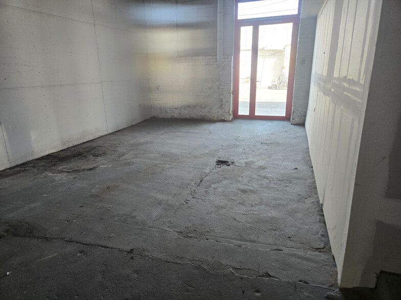 51 Van Brunt St, Brooklyn, NY for lease - Building Photo - Image 3 of 6