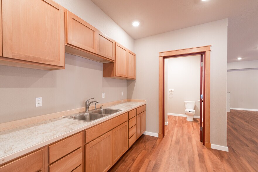 1059 Water St, Ketchikan, AK à vendre - Photo du bâtiment - Image 2 de 11