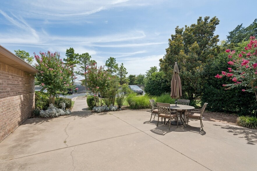 2933 S Bryant Ave, Edmond, OK for sale - Building Photo - Image 3 of 40
