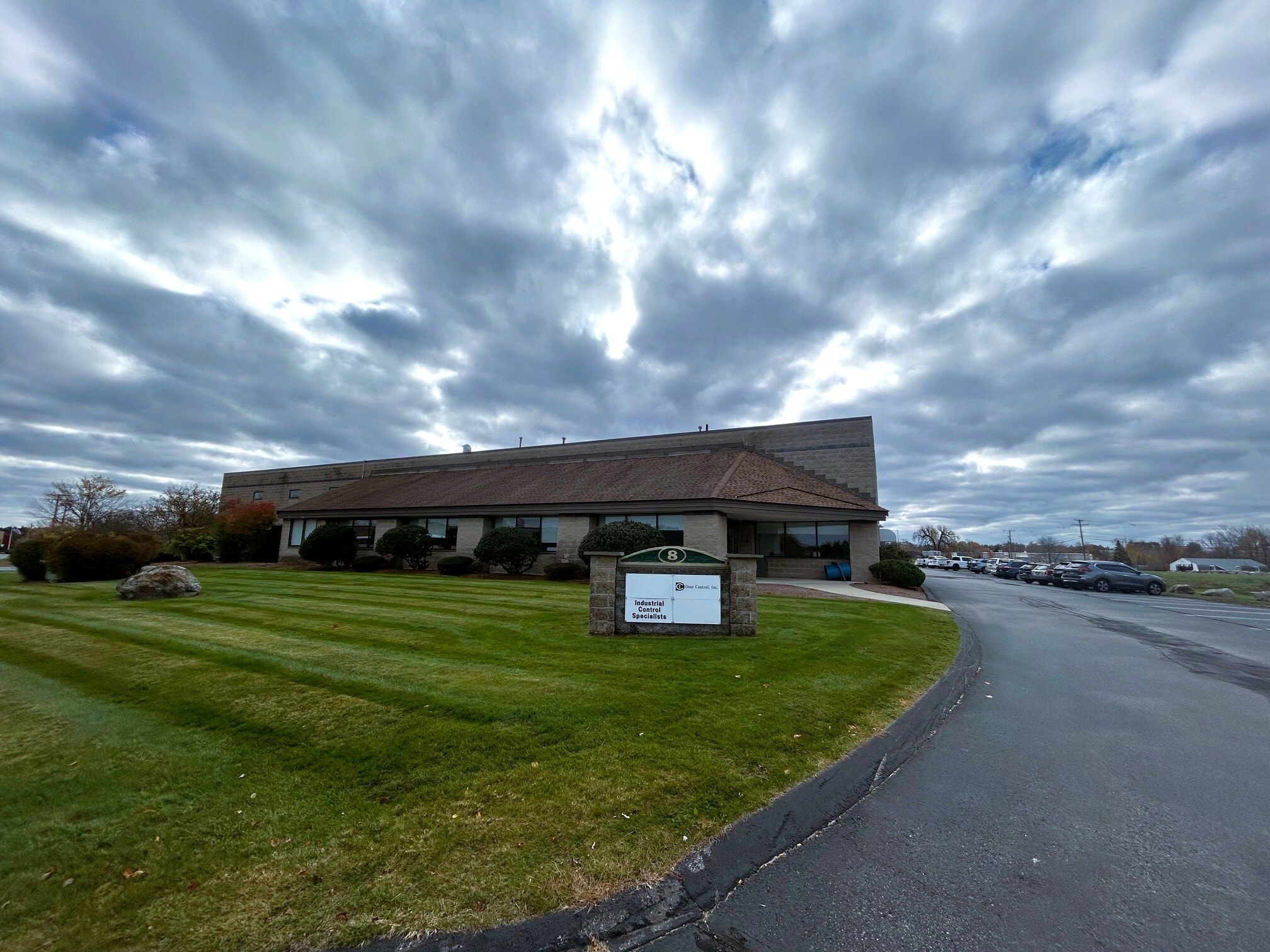 8 Delta Dr, Londonderry, NH for lease Interior Photo- Image 1 of 58