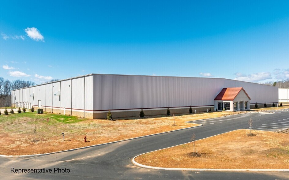 537 American Way, Grenada, MS for lease - Building Photo - Image 1 of 4