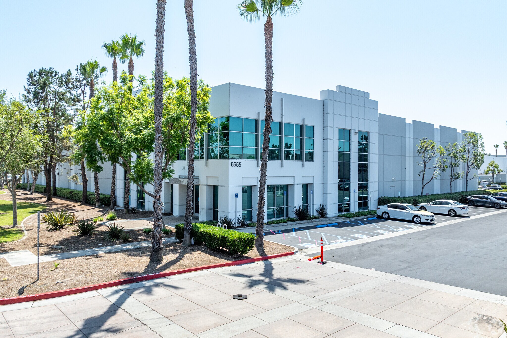 6655 Knott Ave, Buena Park, CA à louer Photo principale- Image 1 de 11