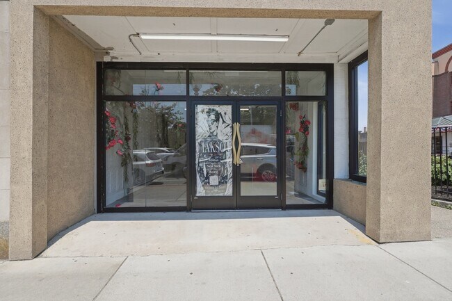 More details for 649 Main St, Waltham, MA - Retail for Sale