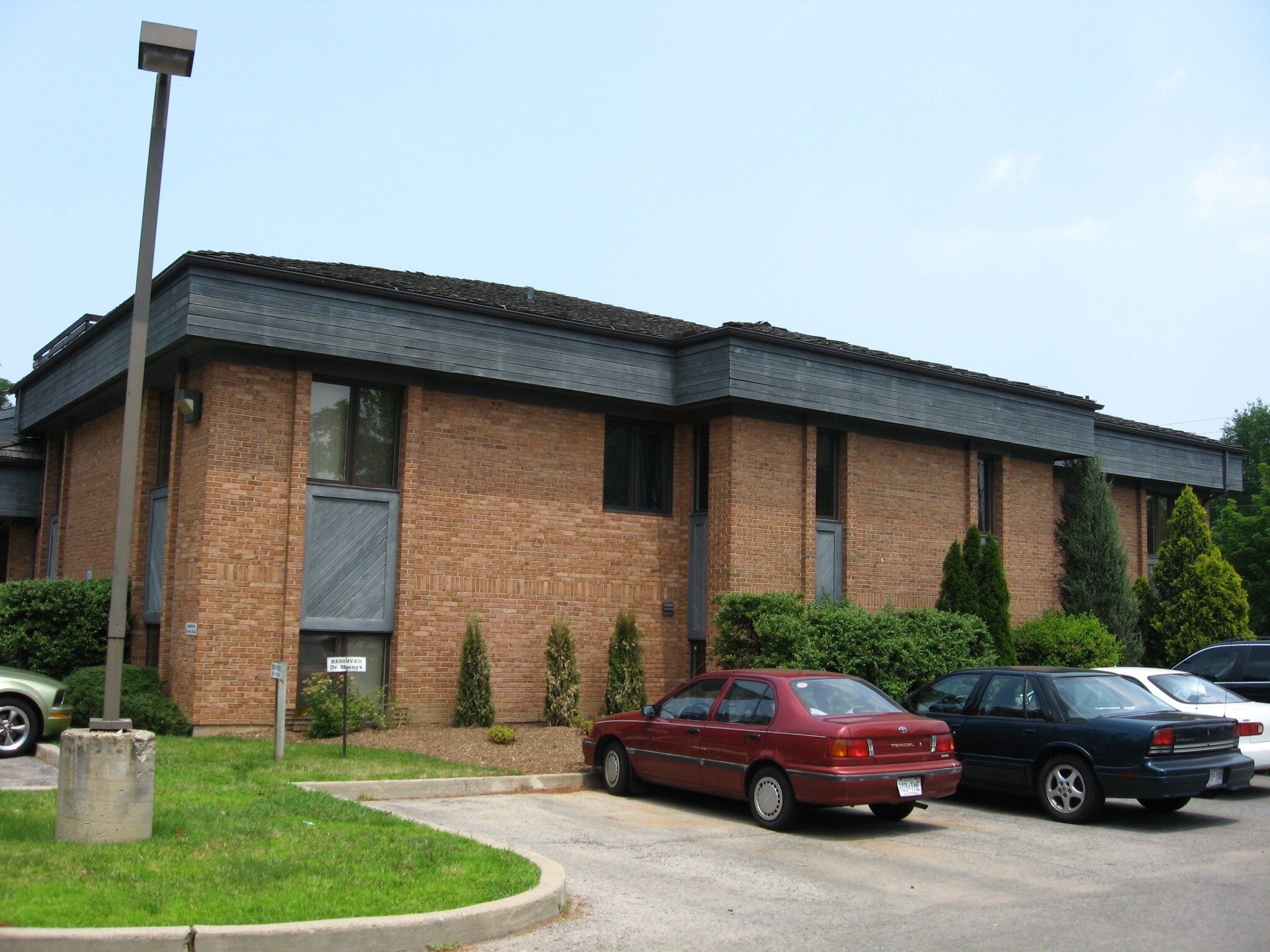 589 Lake St, St Catharines, ON à vendre Photo du bâtiment- Image 1 de 1