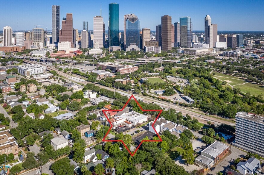 1920 N Memorial Way, Houston, TX for lease - Building Photo - Image 2 of 27