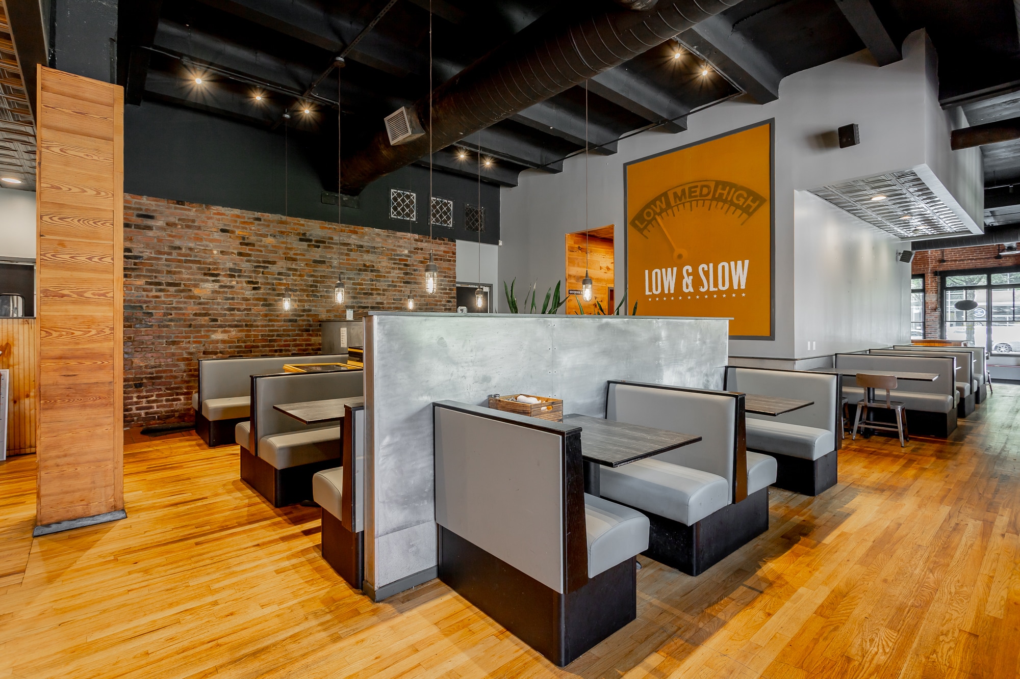420 Broad St, Chattanooga, TN for lease Interior Photo- Image 1 of 15