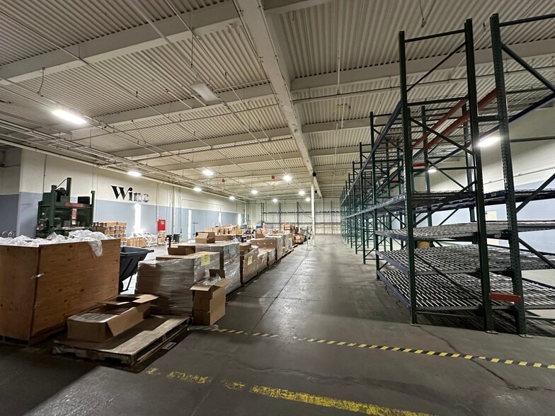 850-900 E Stowell Rd, Santa Maria, CA for lease - Interior Photo - Image 2 of 4