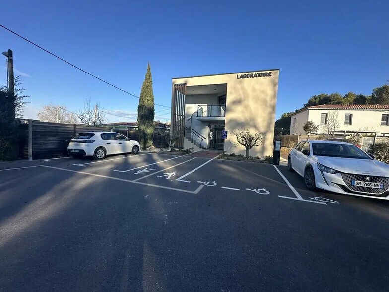 Office in Aix-en-Provence for lease - Building Photo - Image 1 of 10