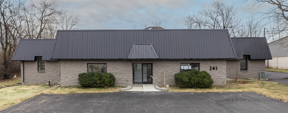 241 King Manor Dr, King Of Prussia, PA à vendre - Photo du bâtiment - Image 1 de 2