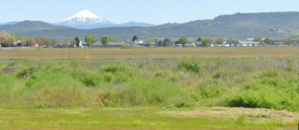 4912 Table Rock Rd, Medford, OR for sale - Primary Photo - Image 1 of 1