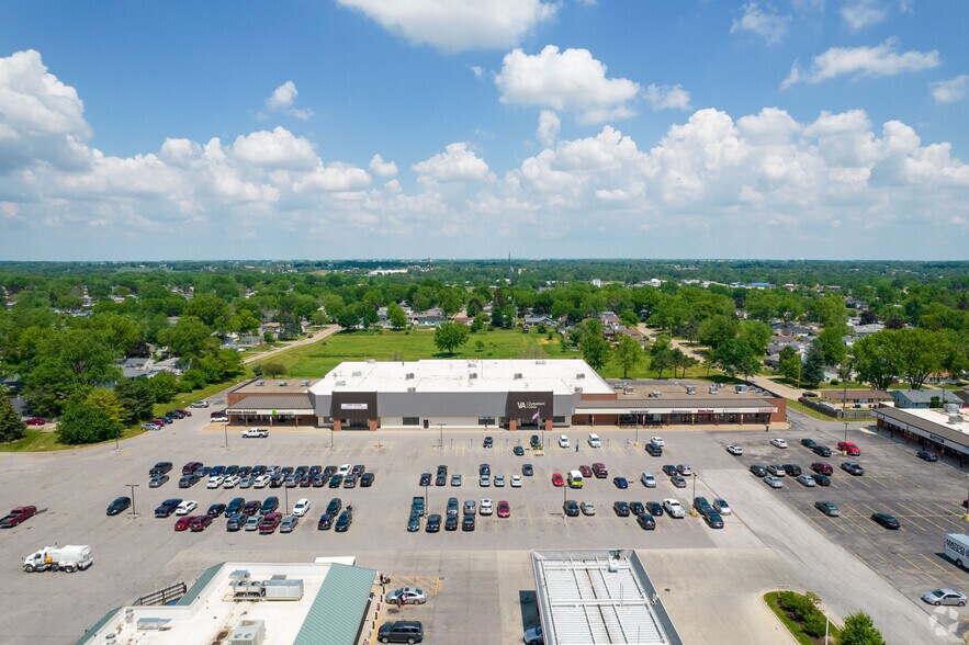 2820 W Locust St, Davenport, IA à louer - Aérien - Image 1 de 22