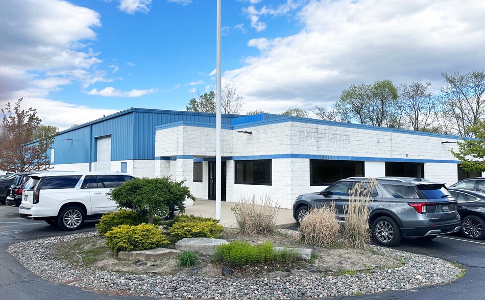 48260 Frank St, Wixom, MI for lease - Building Photo - Image 1 of 2