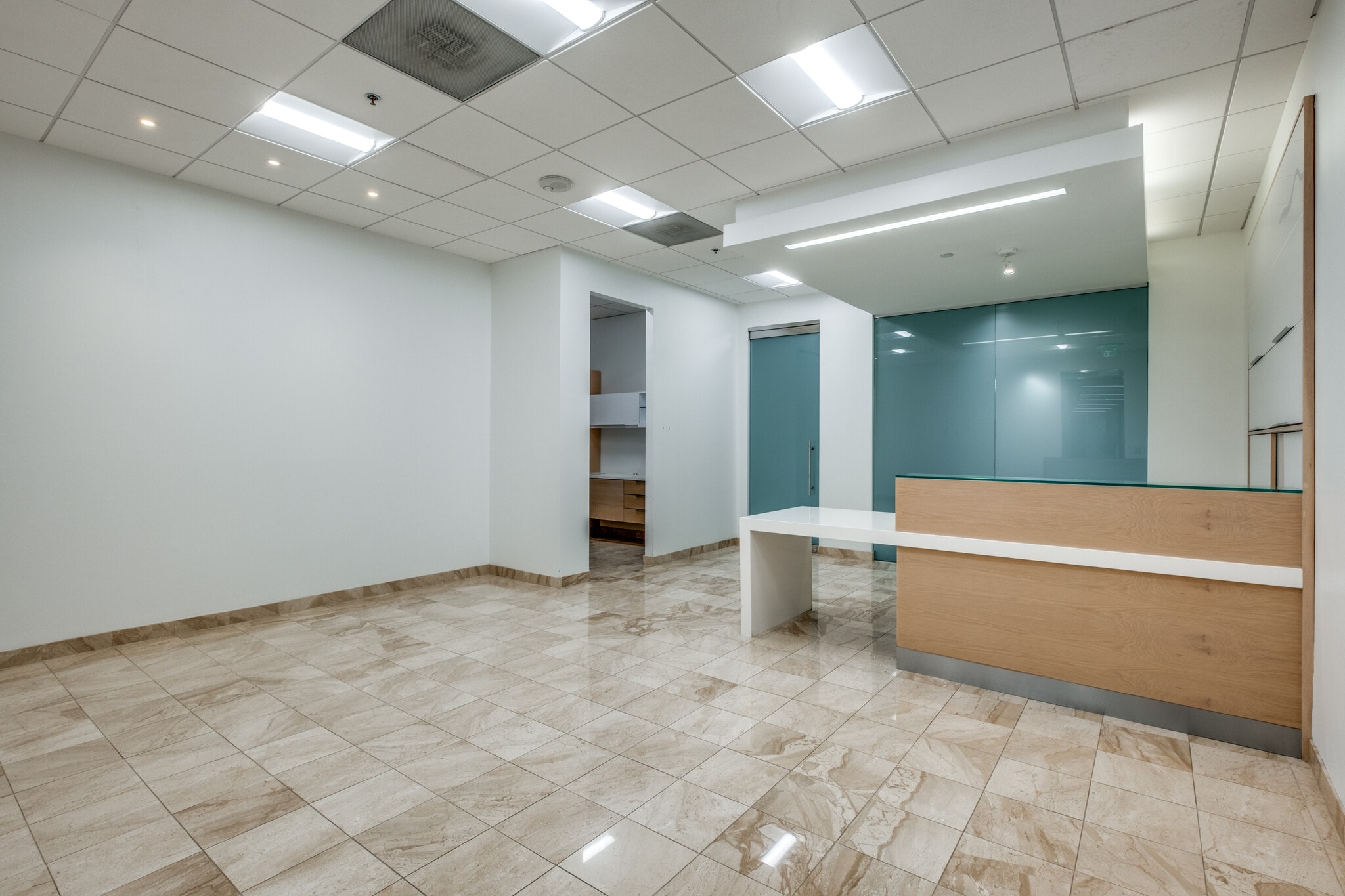 100 Crescent Ct, Dallas, TX for lease Interior Photo- Image 1 of 3