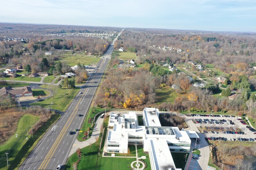 4585 Medina Rd, Akron, OH à vendre - Photo du bâtiment - Image 3 de 5