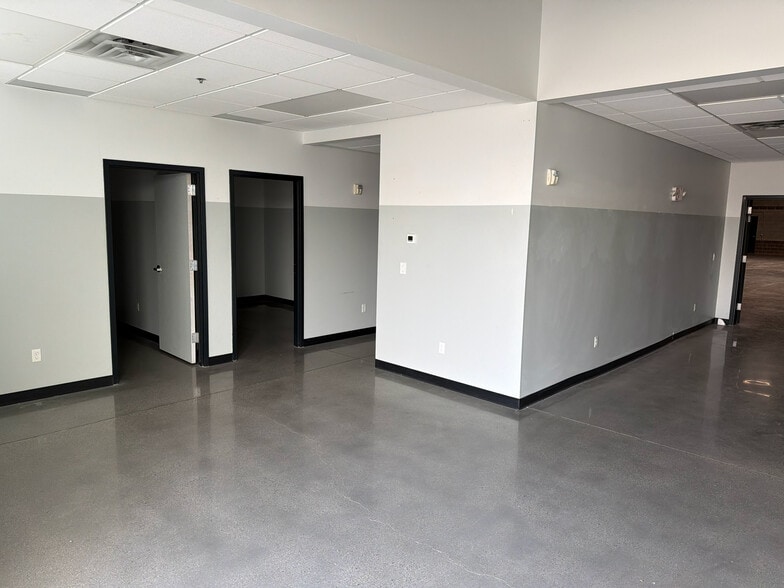 230 Cutler Dr, North Salt Lake, UT à vendre - Photo du bâtiment - Image 2 de 4