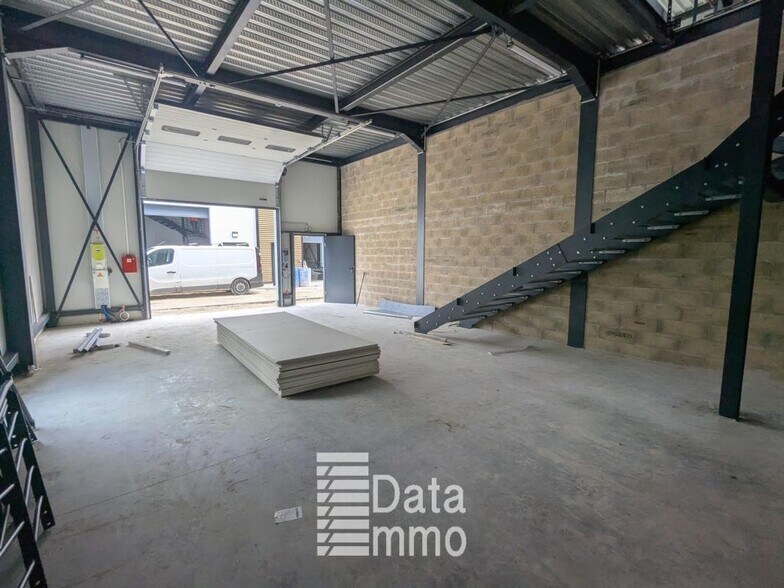 Flex in Bagnolet for lease - Building Photo - Image 3 of 5