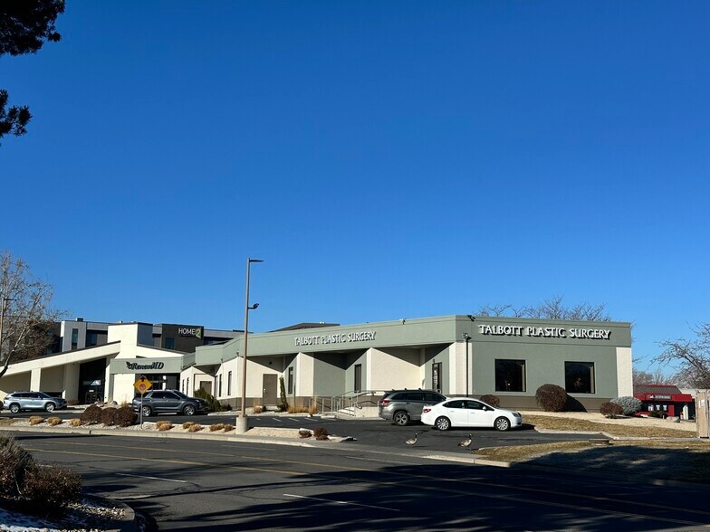 5060 Meadowood Mall Cir, Reno, NV à vendre - Photo du bâtiment - Image 2 de 7