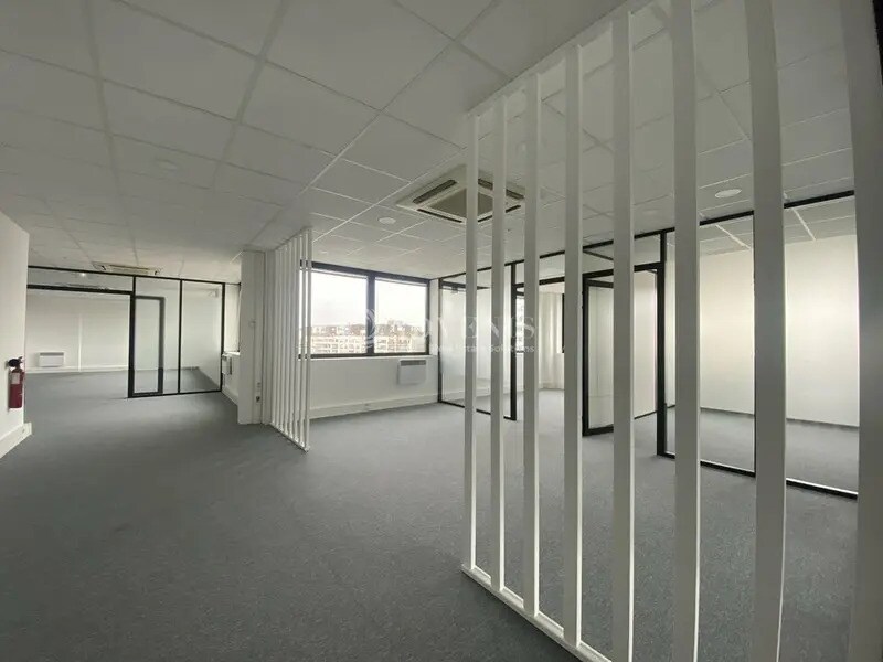 Bureau dans Issy-les-Moulineaux à louer Photo intérieure- Image 1 de 13